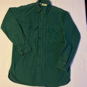 Vintage LL Bean chamois shirt. Green men’s long sleeve EUC neck size 15